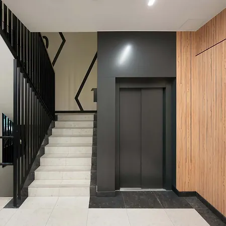 Stylish Apartment For 6 With Balcony Near The Main Square By Noclegi Renters * فروتسواف