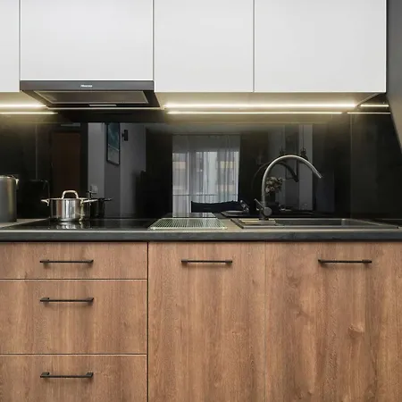 Stylish Apartment For 6 With Balcony Near The Main Square By Noclegi Renters شقة *