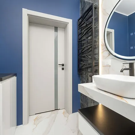 Stylish Apartment For 6 With Balcony Near The Main Square By Noclegi Renters *