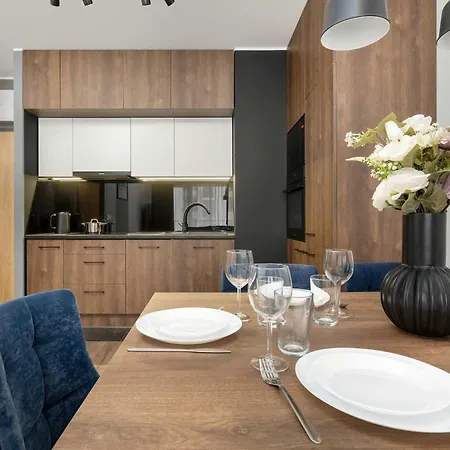 Stylish For 6 With Balcony Near The Main Square By Renters Wroclaw