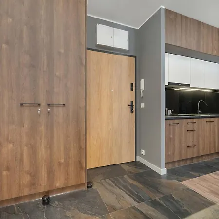 Stylish Apartment For 6 With Balcony Near The Main Square By Noclegi Renters شقة